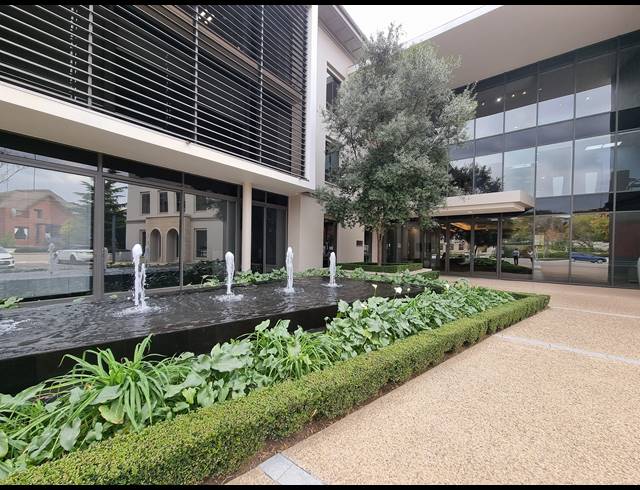 1,151M² OFFICE TO LET IN GLENADRIENNE